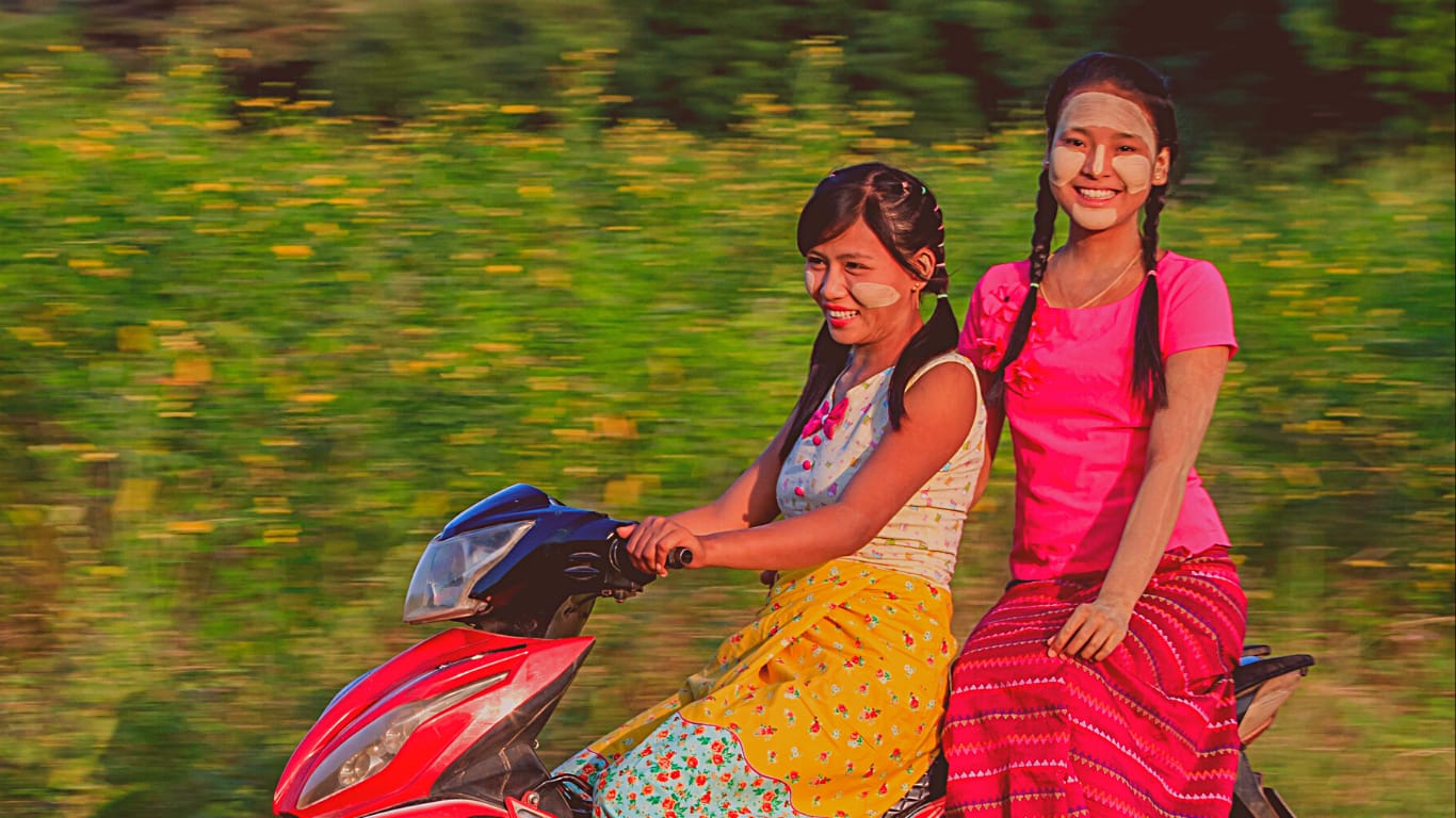 MOTORCYCLE WOMEN ROAD TRIP MYANMAR