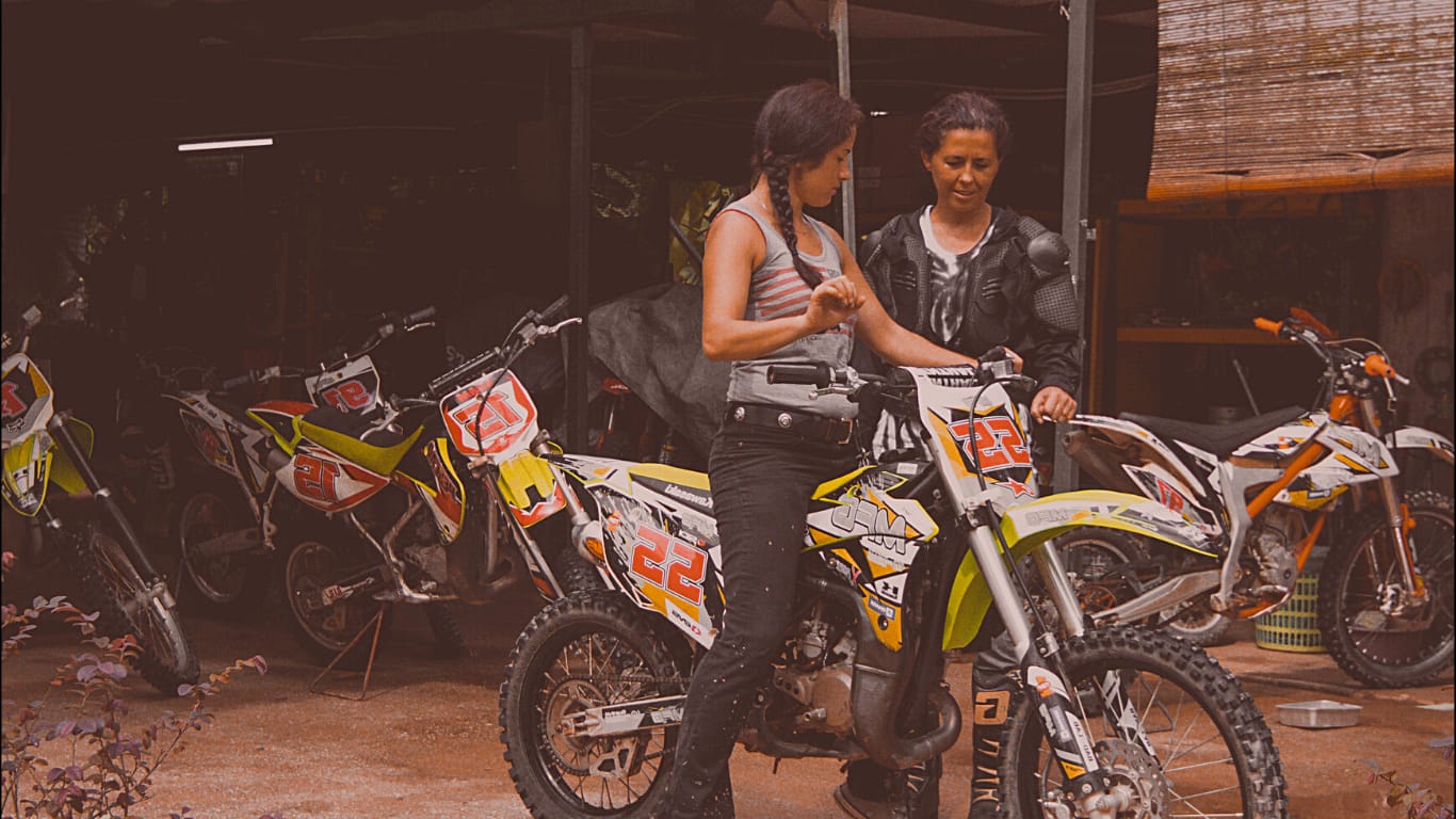 WOMEN MOTORCYCLE ONLINE TRAINING